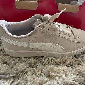 Women’s puma sneakers